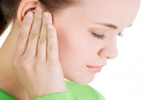 Nóng tai trái ở nữ là điềm báo gì? Là điềm báo tốt hay xấu ?