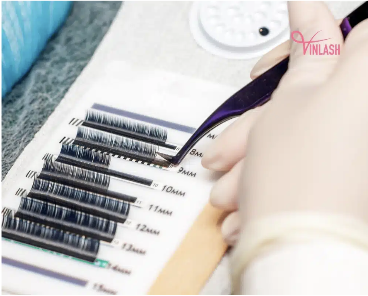 what-you-need-to-know-about-eyelash-extensions-wholesale-uk-1